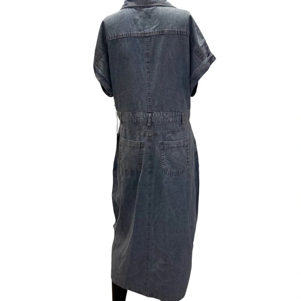 Stylish Denim Button-Up Midi Dress - Picture 2 of 14